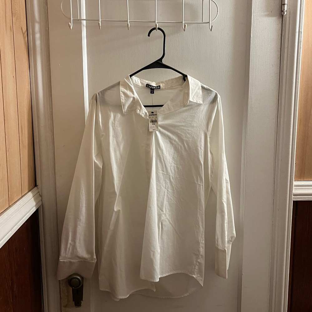Womens White Button down Dress Shirt Size Medium. *New with Tags* Express